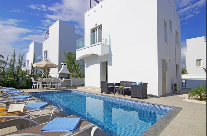 Image No.10-3 Bed House for sale