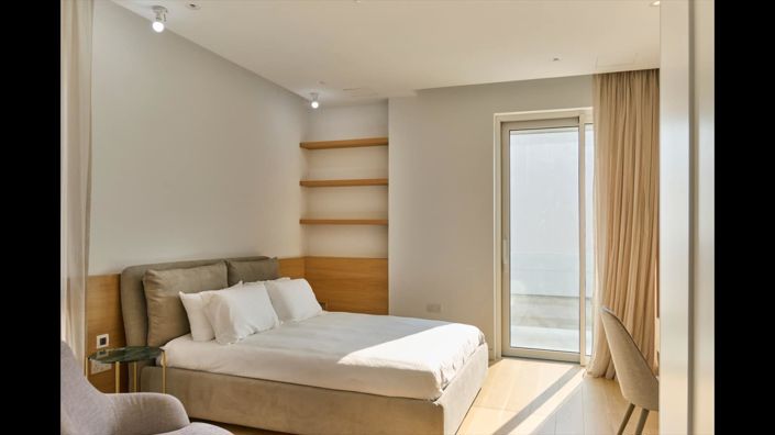 Image No.4-5 Bed House for sale