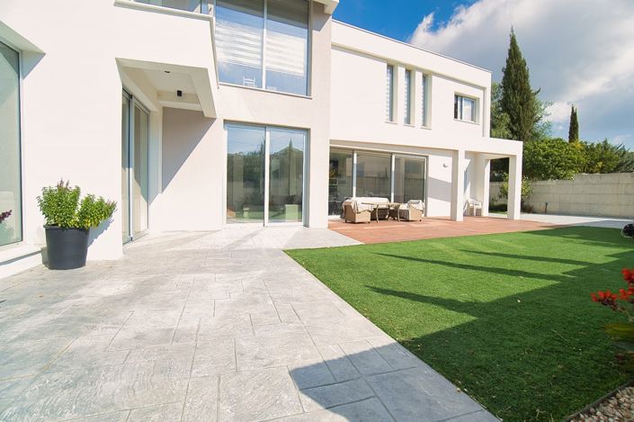 Image No.2-4 Bed House for sale