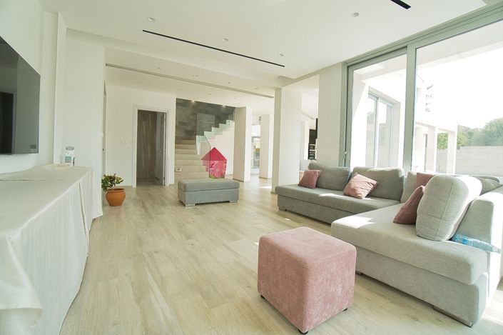 Image No.4-4 Bed House for sale