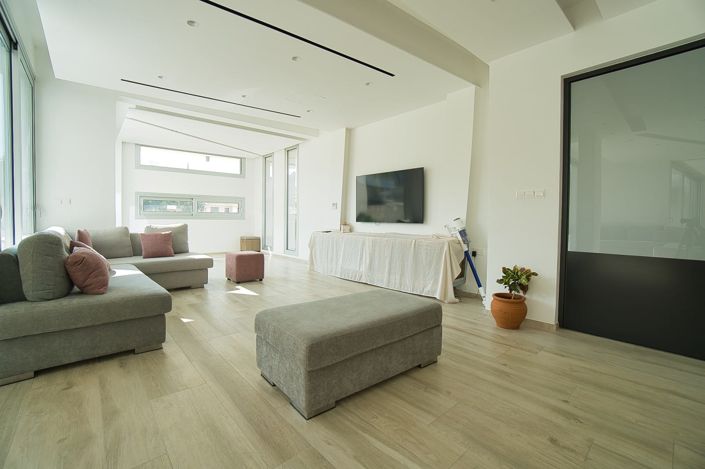 Image No.6-4 Bed House for sale