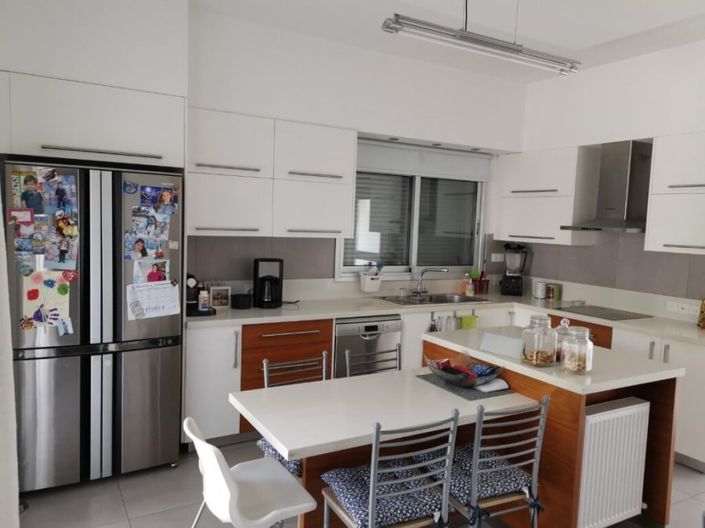 Image No.3-4 Bed House for sale