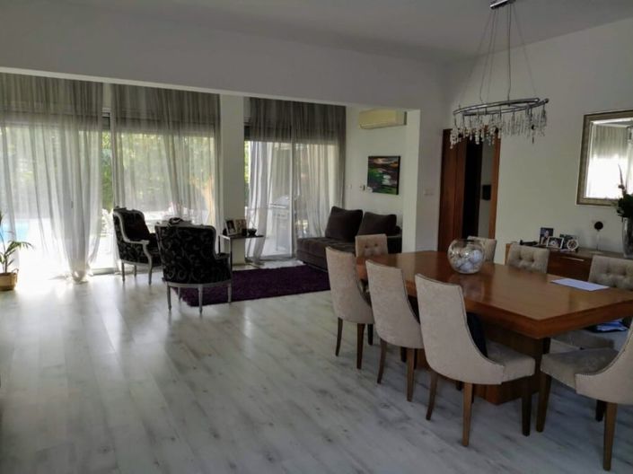 Image No.6-4 Bed House for sale