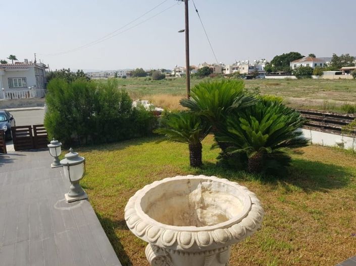 Image No.5-6 Bed House for sale