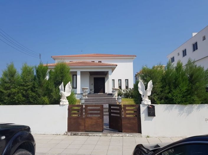 Image No.8-6 Bed House for sale