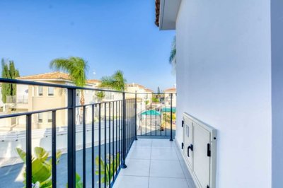 476143-detached-villa-in-perneraorig