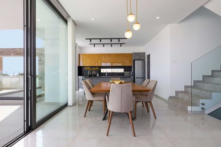 Image No.8-5 Bed House for sale