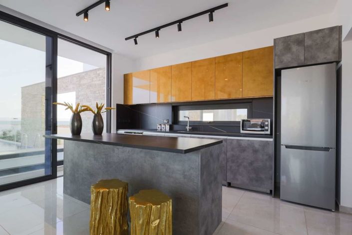 Image No.9-5 Bed House for sale