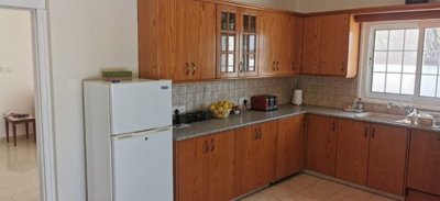 1 - Kiti, House