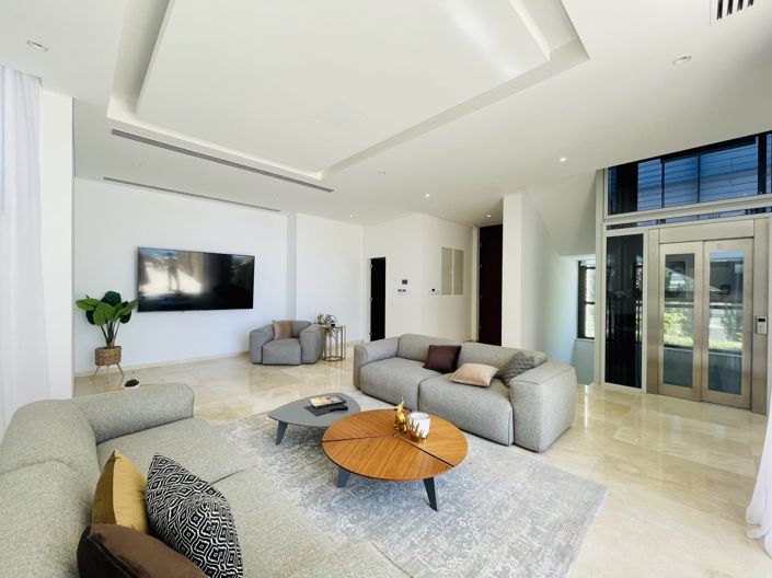 Image No.3-5 Bed House for sale