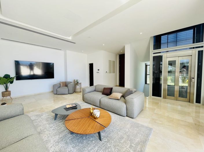 Image No.4-5 Bed House for sale