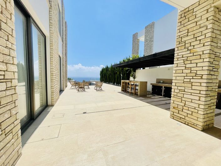 Image No.8-5 Bed House for sale