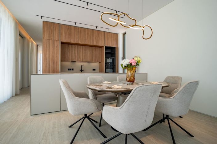 Image No.9-4 Bed House for sale