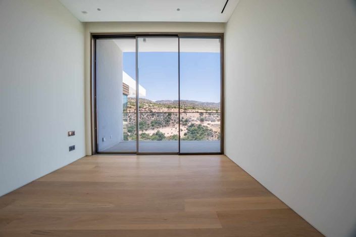 Image No.10-6 Bed House for sale