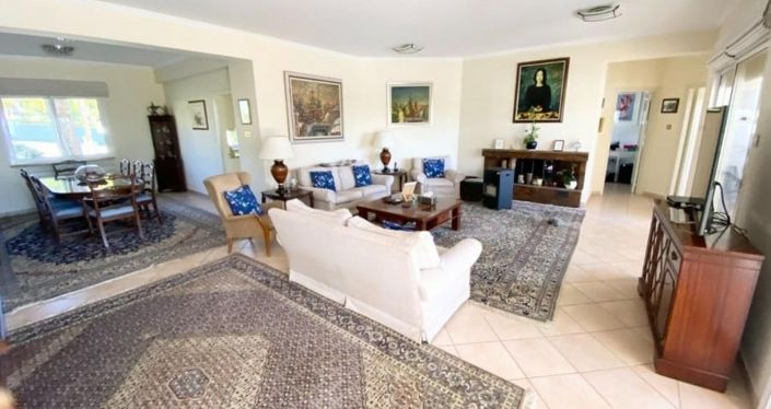 Image No.2-Maison de 7 chambres à vendre à Agios Athanasios