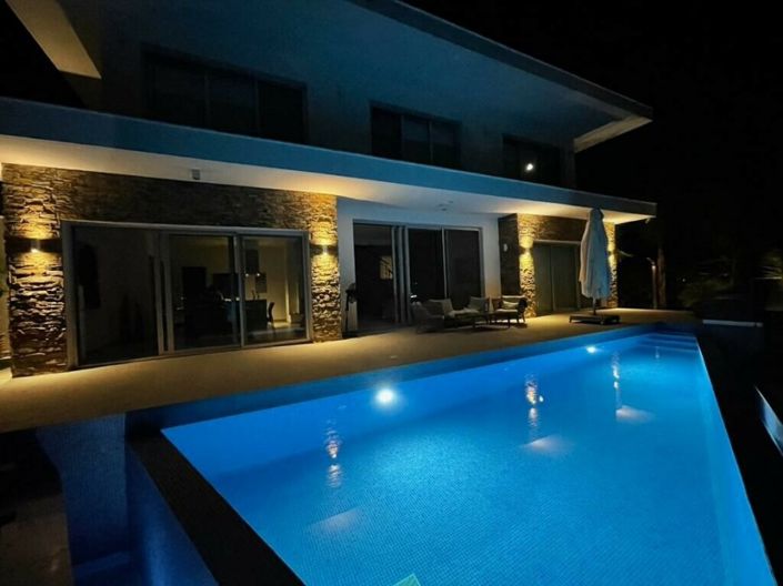 Image No.1-4 Bed House for sale