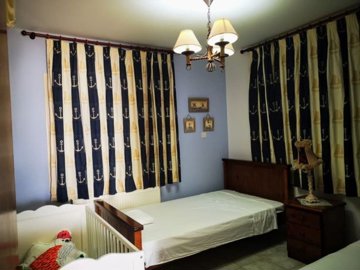 484032-house-in-meneoufull