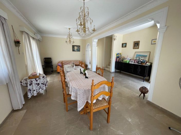 Image No.2-4 Bed House for sale