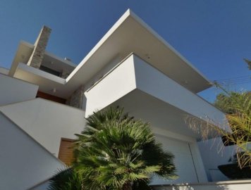 486107-imposing-five-bedroom-villa-for-sale-w