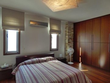 486109-imposing-five-bedroom-villa-for-sale-w