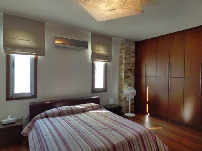 Image No.3-4 Bed House for sale