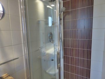 486110-imposing-five-bedroom-villa-for-sale-w
