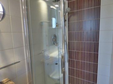 486110-imposing-five-bedroom-villa-for-sale-w