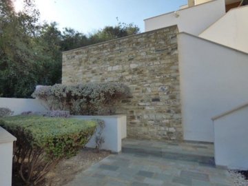 486115-imposing-five-bedroom-villa-for-sale-w