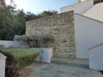 486115-imposing-five-bedroom-villa-for-sale-w