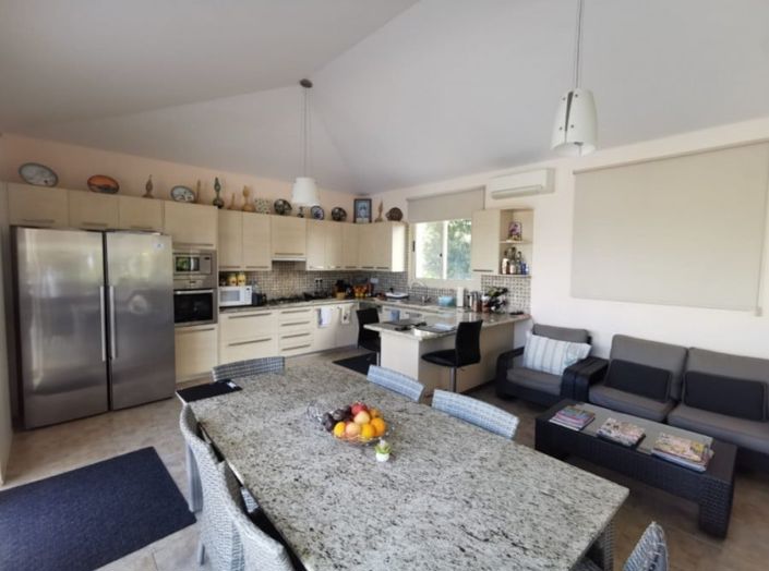 Image No.4-4 Bed House for sale