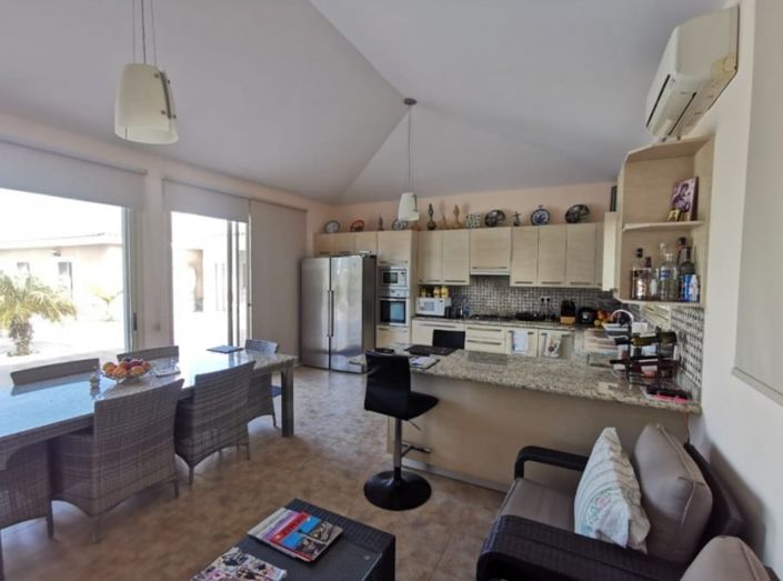 Image No.6-4 Bed House for sale