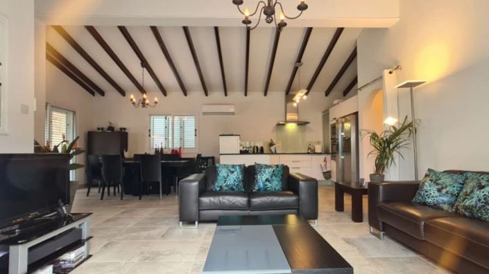 Image No.2-4 Bed House for sale