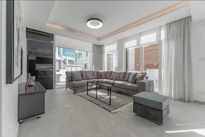 Image No.5-5 Bed House for sale