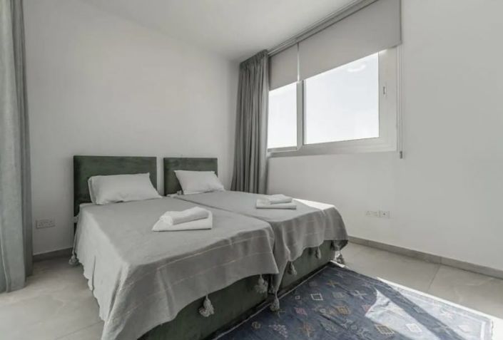 Image No.8-5 Bed House for sale