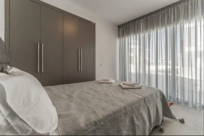 Image No.9-5 Bed House for sale