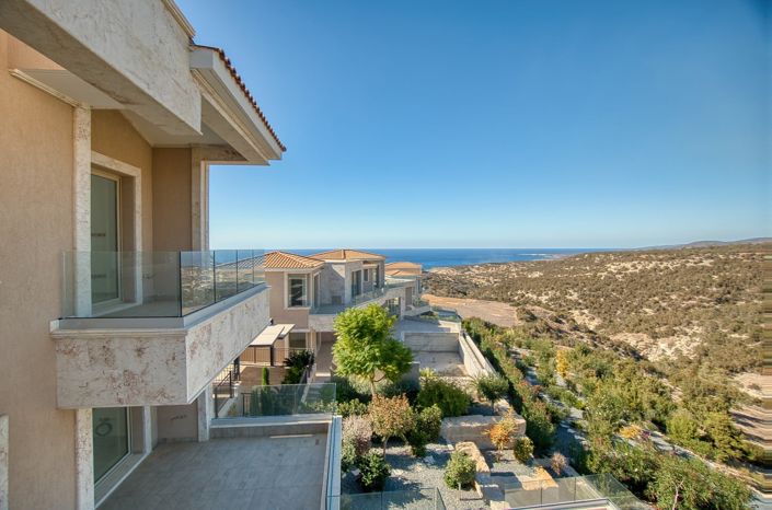 Image No.8-6 Bed House for sale