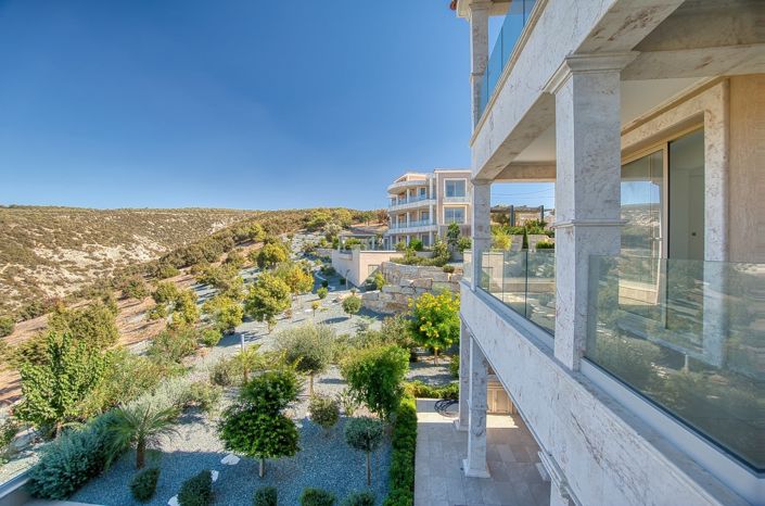 Image No.7-6 Bed House for sale