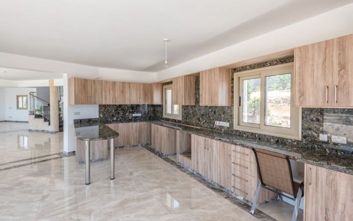 Image No.2-4 Bed House for sale