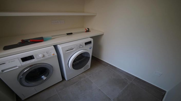 Image No.6-3 Bed House for sale