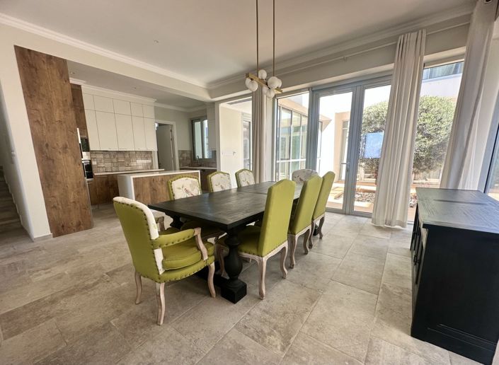 Image No.7-5 Bed House for sale