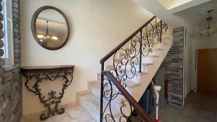 Image No.3-4 Bed House for sale