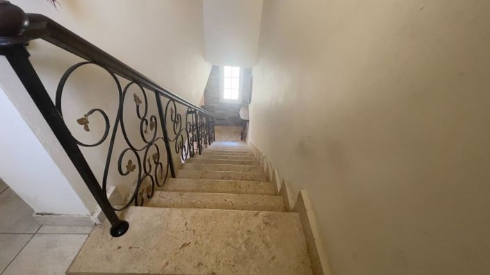 Image No.6-4 Bed House for sale