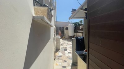 494972-house-in-pyla-tourist-areaorig