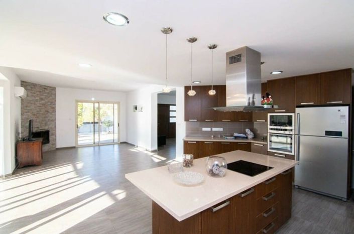 Image No.2-4 Bed House for sale