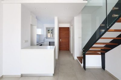 496068-town-house-for-sale-in-select-location