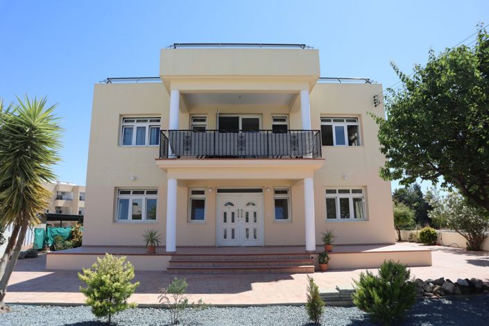 Image No.1-7 Bed House for sale