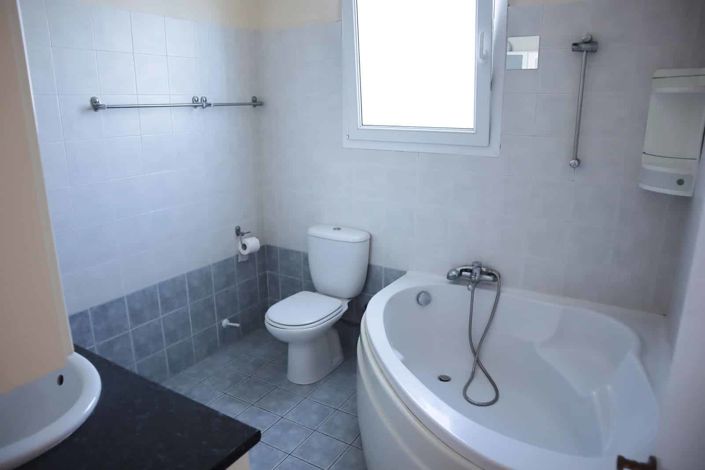 Image No.7-7 Bed House for sale