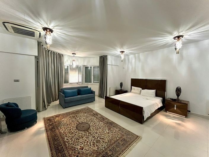 Image No.3-10 Bed House for sale