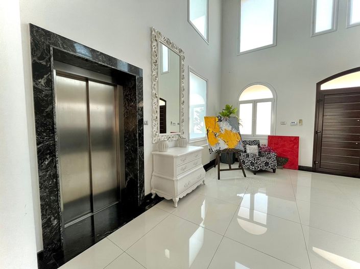 Image No.4-10 Bed House for sale