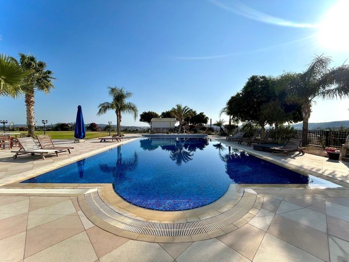 Image No.5-10 Bed House for sale